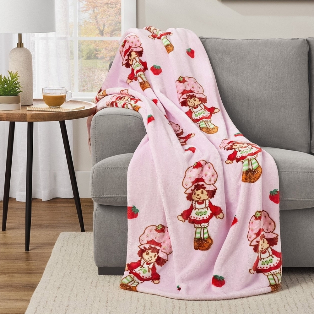 Strawberry Shortcake Adult Licensed Silk Touch Throw Blanket 60in X 70in